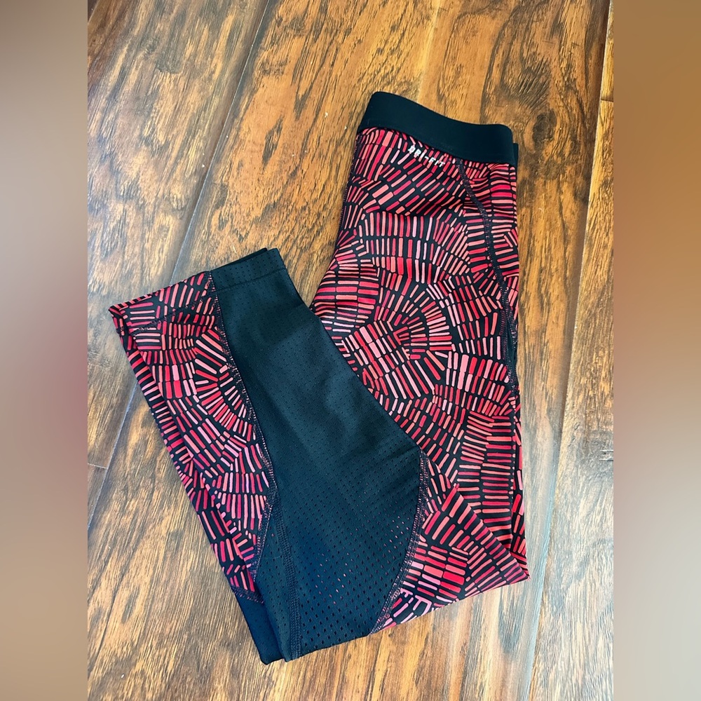 Nike cropped Red and Black Geometric Leggings